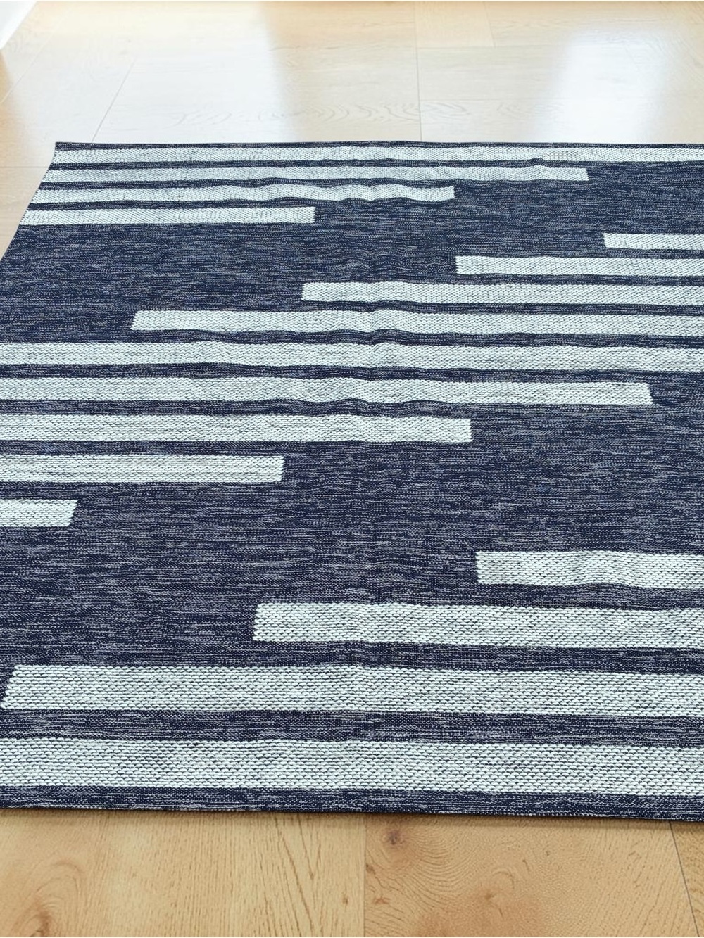 Safavieh Kilim Rug 6’8x7 Blue White Striped Flat Weave Handmade India Wool Blend